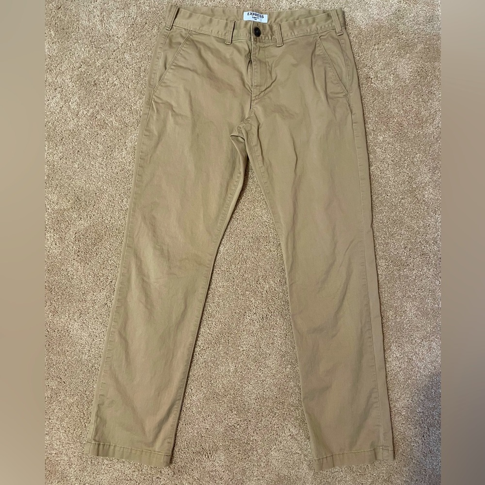 Express Men’s Slim Fit Khakis. Great condition. 31 x 32